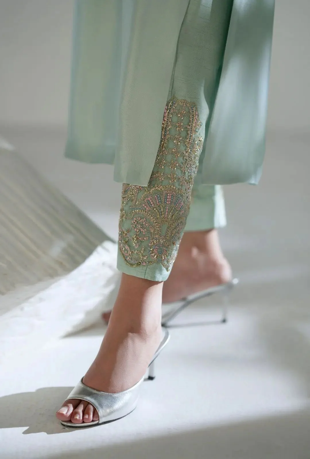 INAYAT - FROST - Image 6